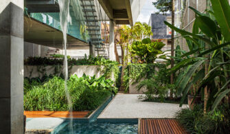 House weekend in Sao Paulo offers an impressive landscape staircase