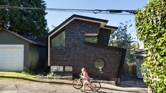 Point Gray Laneway House offers the contrast of black and white