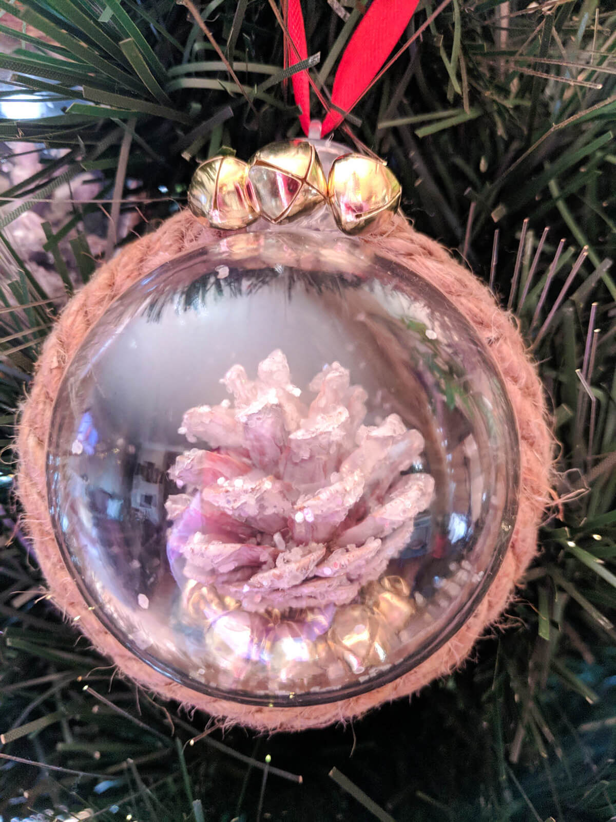 Charming Pinecone Snow Globe for Your Tree