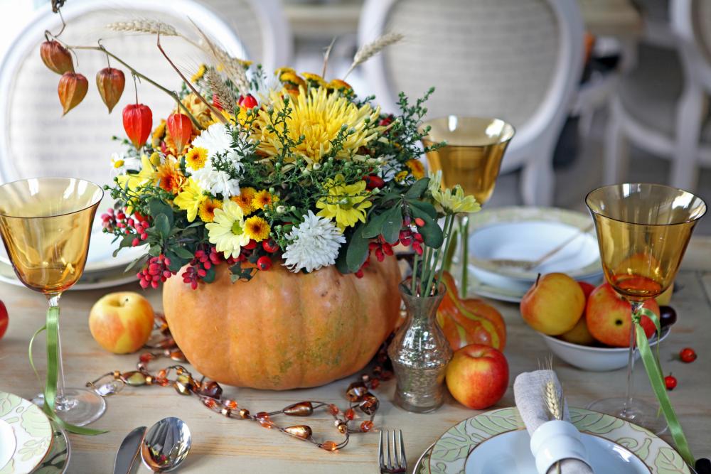 Thanksgiving centerpiece ideas  pumpkin vase centerpiece