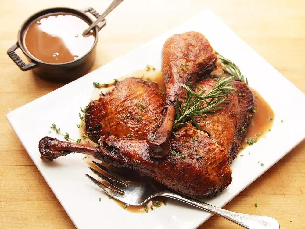 Turkey legs braised with red wine thanksgiving turkey recipe 