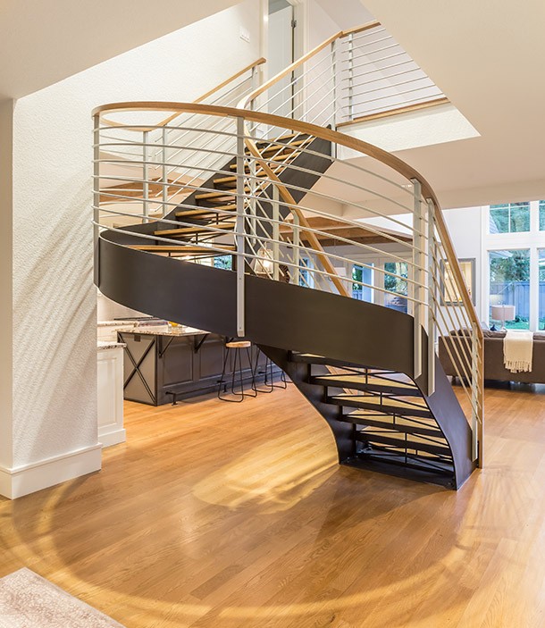 Curved sweeping staircase