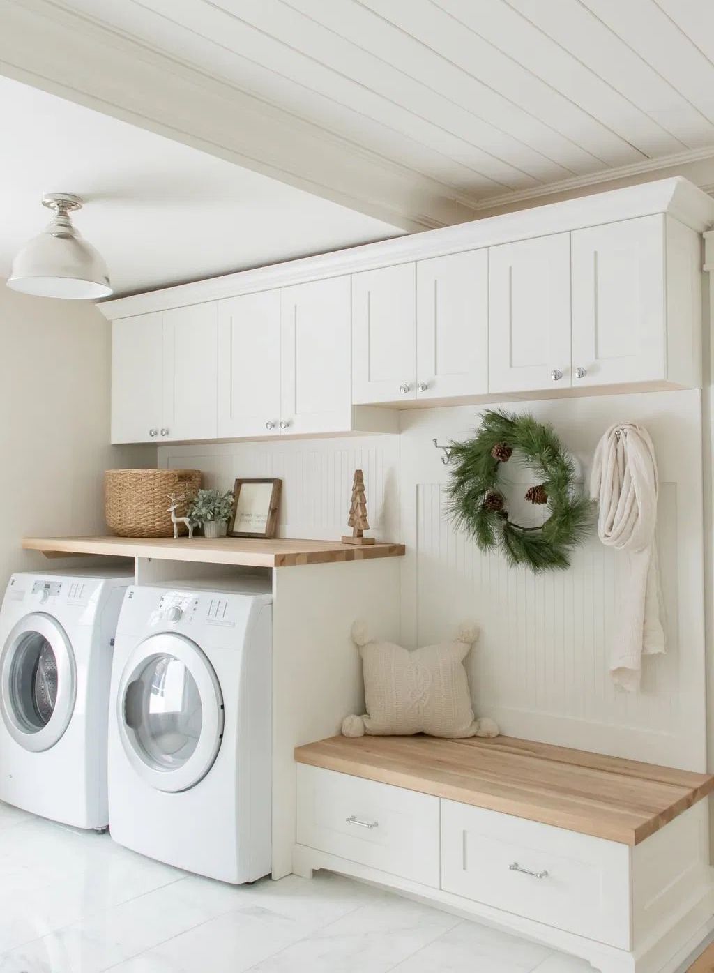 Christmas Laundry Room with Simple Evergreen Wreath via makingitinthemountains