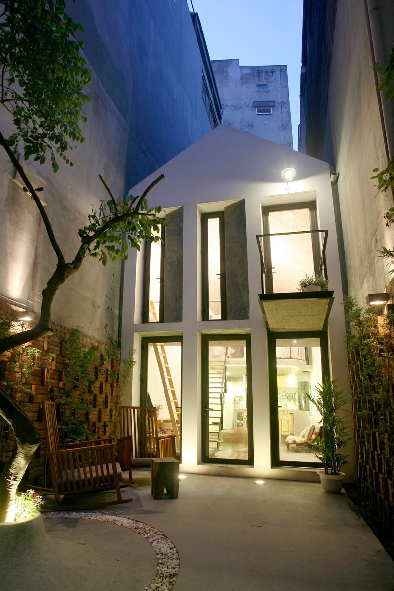 maison t in vietnam has a beautiful and unique courtyard 619426f28a46c