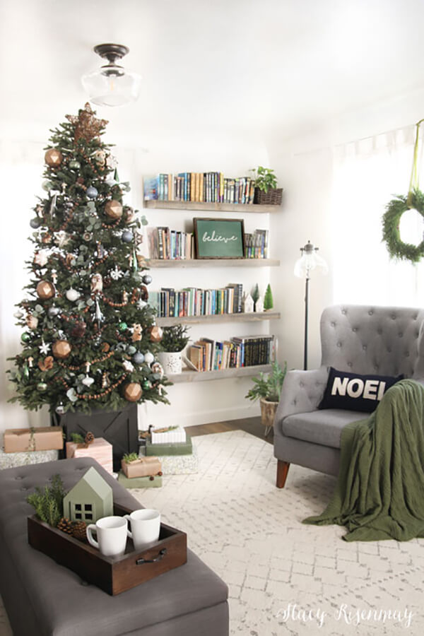 Woodland Christmas Tree Decorative Setup