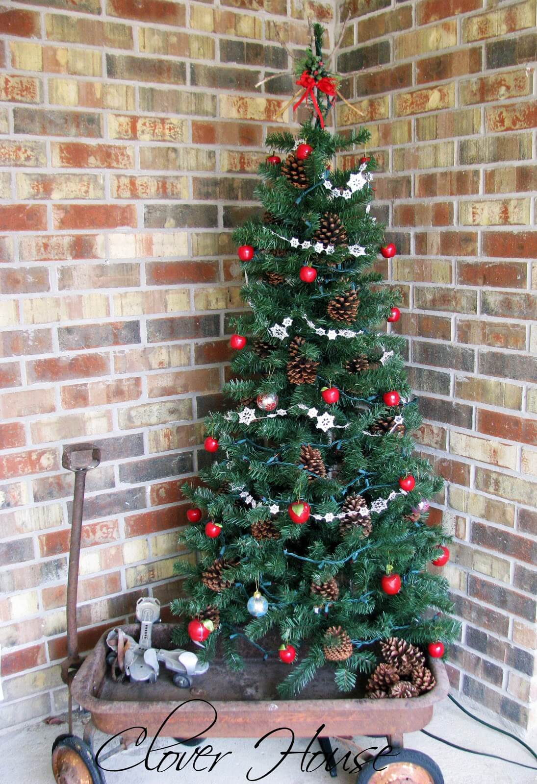 Beautiful Patio Christmas Tree Design