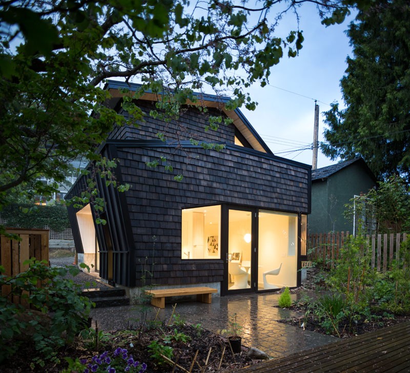 point gray laneway house offers the contrast of black and white 6193edf626c0a